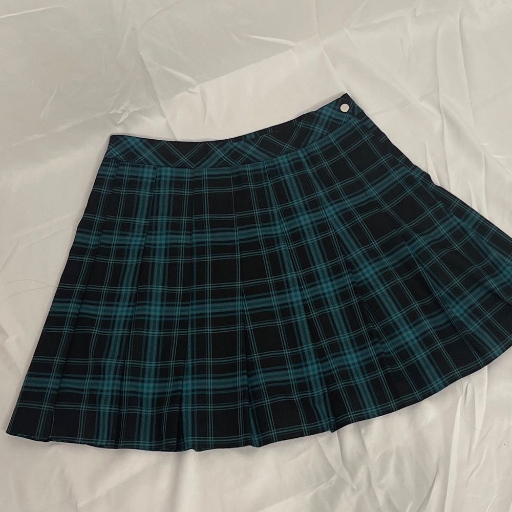 Black and green plaid pattern pleated mini skirt size 6 y2k